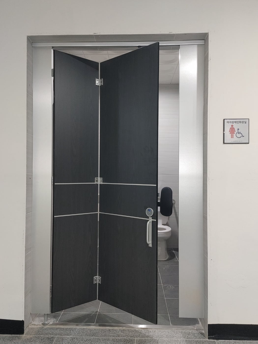 장애인접이식도어